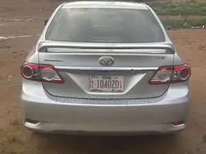 Toyota Corolla LE 4dr Sedan (1.8L 4cyl 4A) 2011 Silver