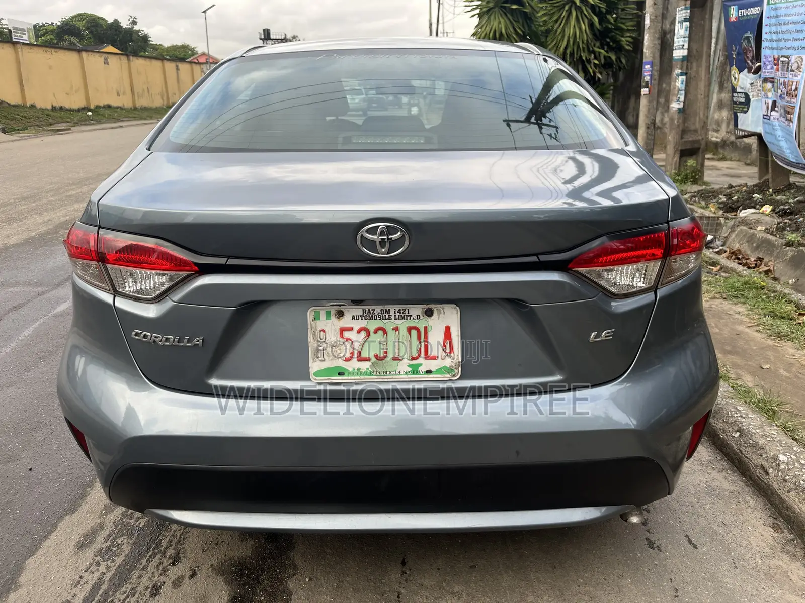 Toyota Corolla L (1.8L 4cyl 2A) 2019 Blue
