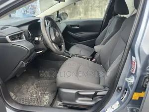 Toyota Corolla L (1.8L 4cyl 2A) 2019 Blue