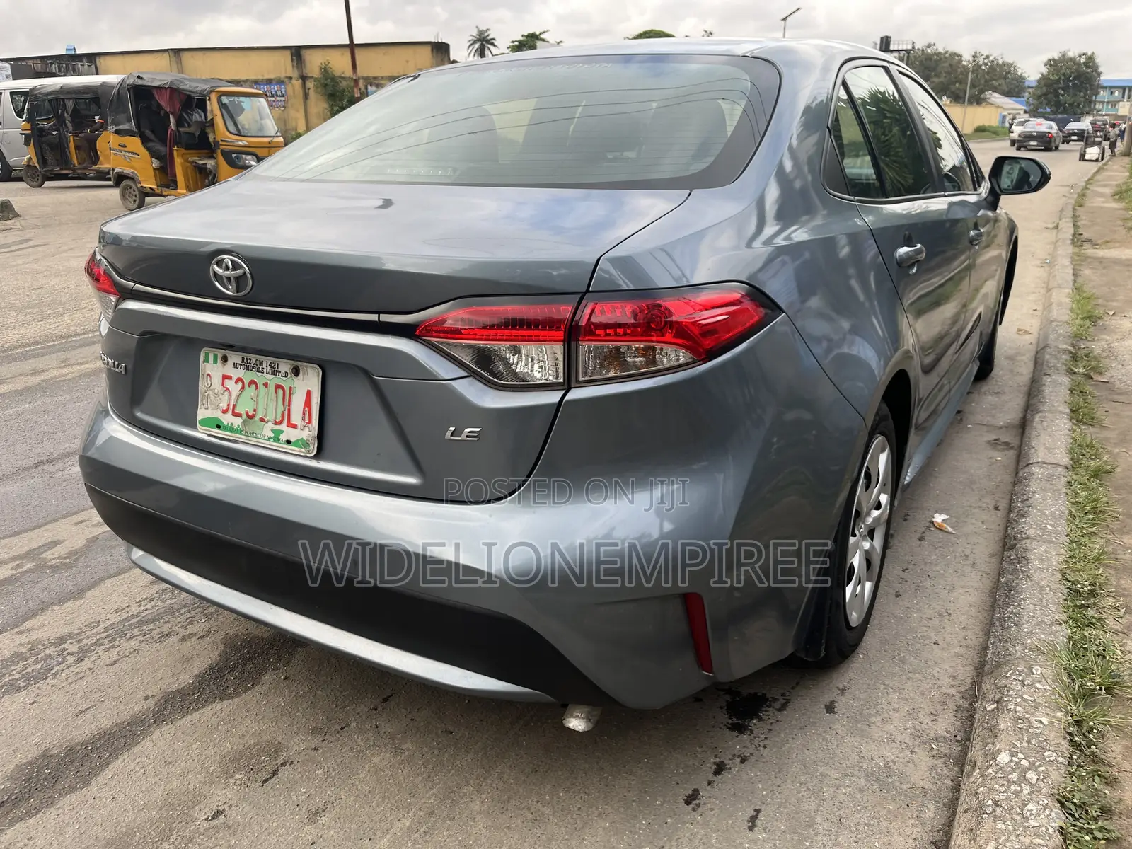 Toyota Corolla L (1.8L 4cyl 2A) 2019 Blue