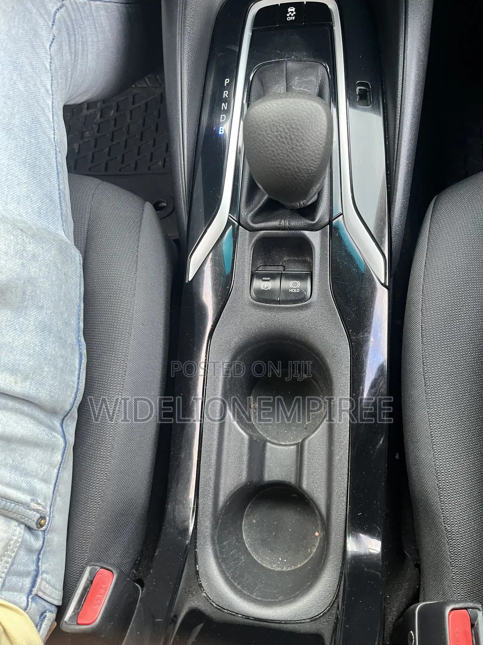 Toyota Corolla L (1.8L 4cyl 2A) 2019 Blue