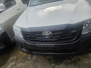 Toyota Hilux SR 4x4 2015 White