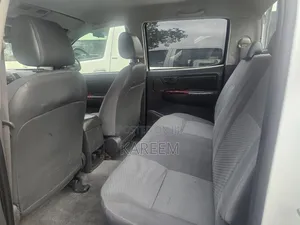 Toyota Hilux SR 4x4 2015 White
