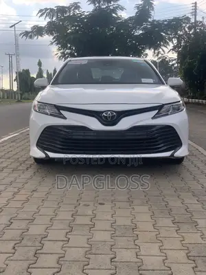 Toyota Camry 2018 White
