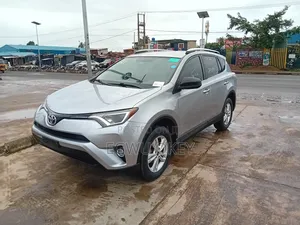 Toyota RAV4 LE FWD (2.5L 4cyl 6A) 2016 Silver