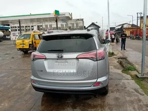 Toyota RAV4 LE FWD (2.5L 4cyl 6A) 2016 Silver