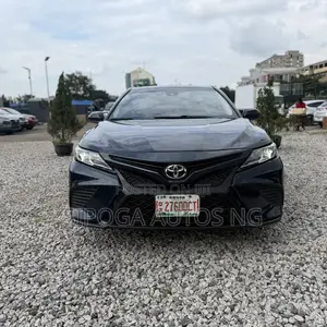 Toyota Camry SE FWD (2.5L 4cyl 8AM) 2018
