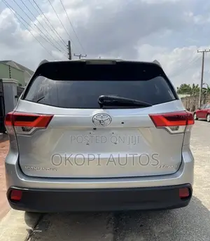 Toyota Highlander 2018 Brown