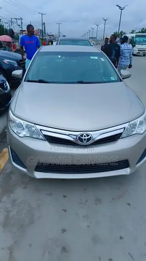 Toyota Camry LE 4dr Sedan (2.5L 4cyl 6A) 2014 Gray