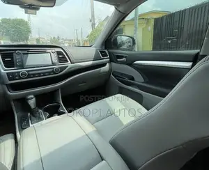 Toyota Highlander 2018 Brown