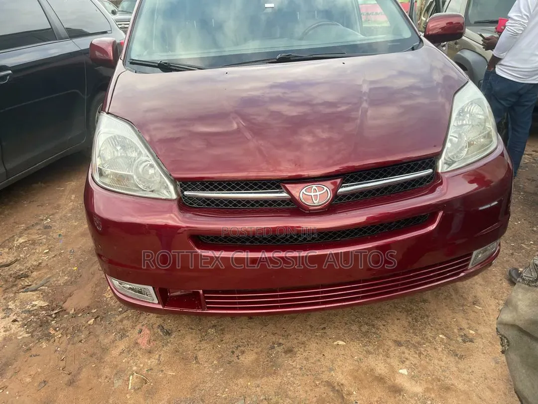 Toyota Sienna 2006 Red