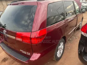 Toyota Sienna 2006 Red