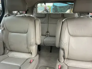 Toyota Sienna 2006 Red