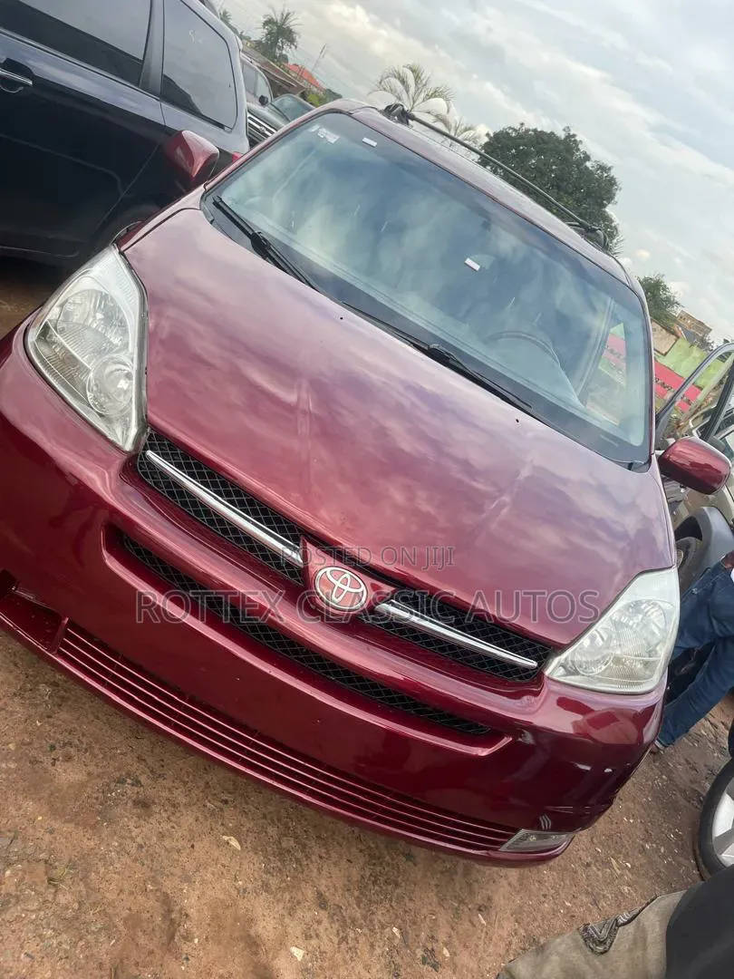 Toyota Sienna 2006 Red