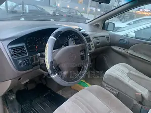 Toyota Sienna 2002 Gold