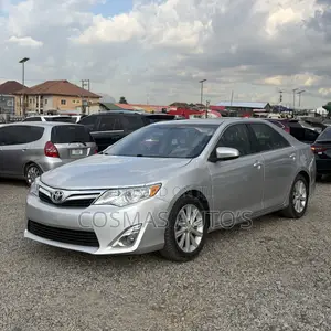 Toyota Camry XLE 4dr Sedan (2.5L 4cyl 6A) 2012 Silver