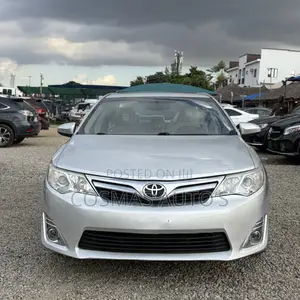 Toyota Camry XLE 4dr Sedan (2.5L 4cyl 6A) 2012 Silver