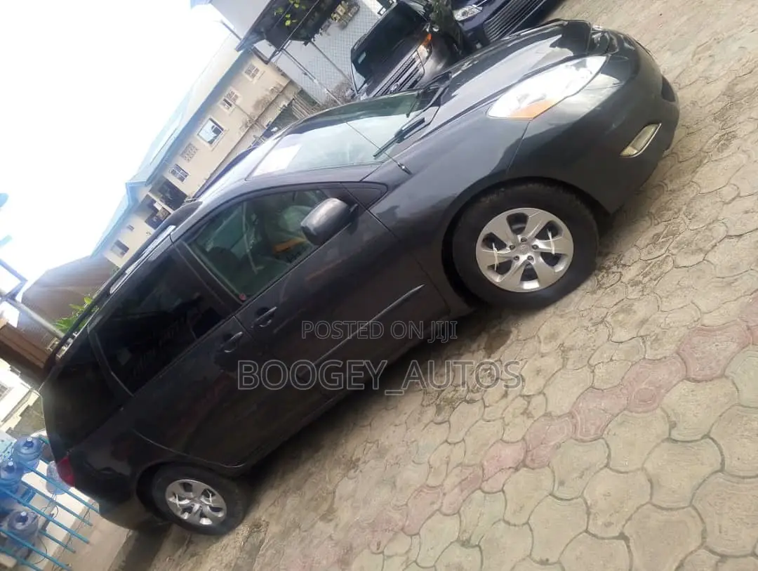 Toyota Sienna 2009 Gray