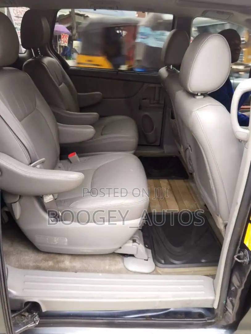 Toyota Sienna 2009 Gray