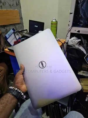 Laptop Dell Inspiron 15 5530 16GB Intel Core i9 SSD 512GB