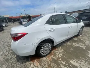 Toyota Corolla 2018 White