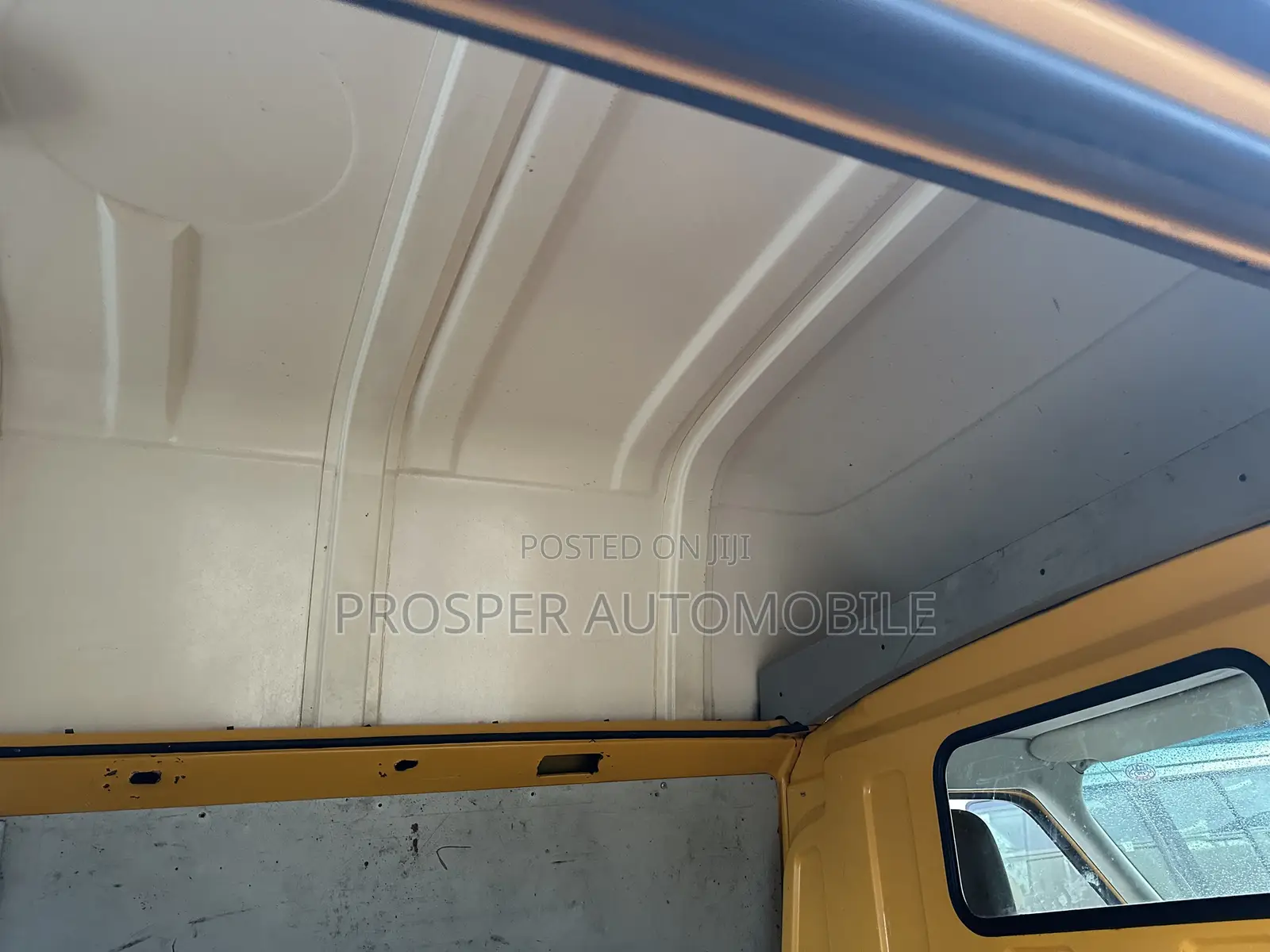 Volkswagen Transporter 2005 Yellow