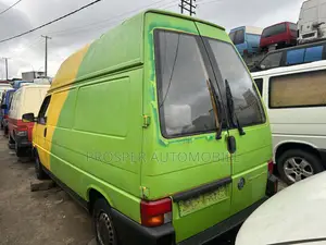 Volkswagen Transporter 2005 Yellow