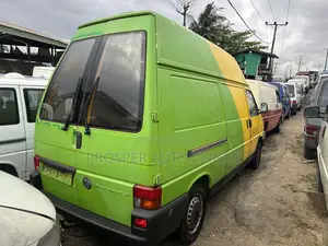 Volkswagen Transporter 2005 Yellow