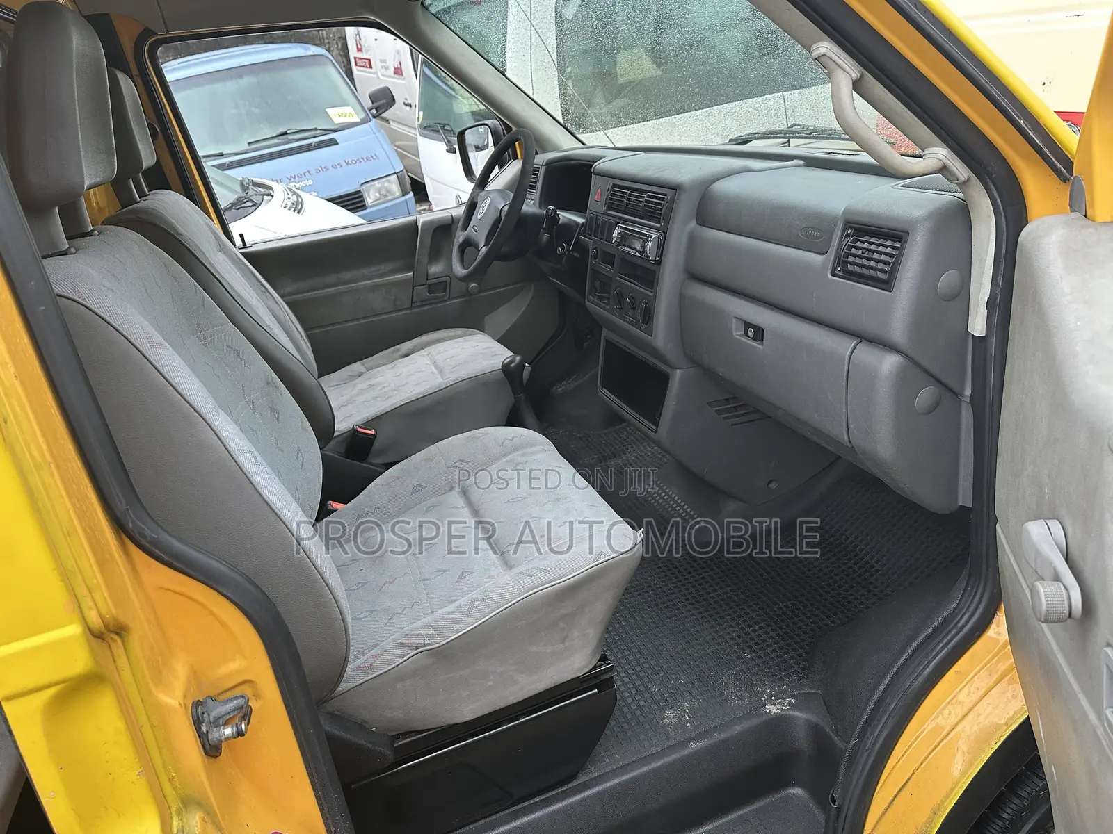 Volkswagen Transporter 2005 Yellow