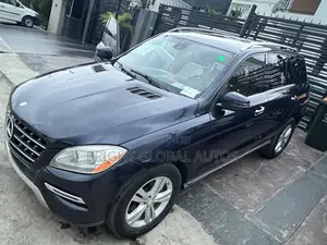 Mercedes-Benz M Class ML350 4dr SUV (3.5L 6cyl 7A) 2015 Blue