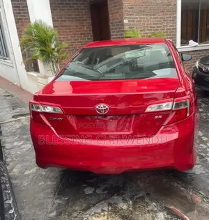 Toyota Camry SE 4dr Sedan (2.5L 4cyl 6A) 2014 Red