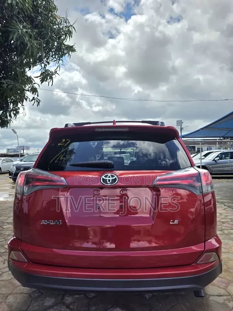 Toyota RAV4 2016 Red