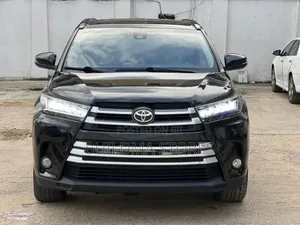 Toyota Highlander SE 4x2 V6 (3.5L 6cyl 8A) 2017 Black