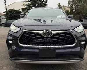 Toyota Highlander 2022 Blue