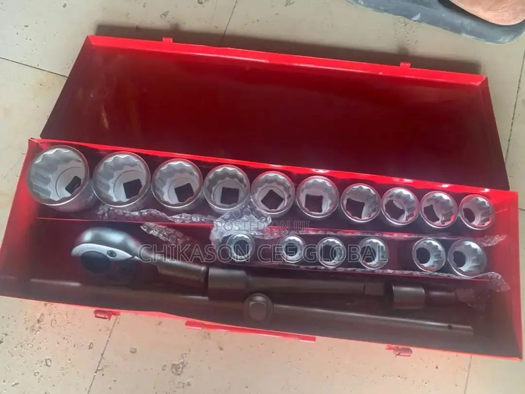 Heavy-Duty Ratchet Handle With Socket Set