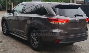 Toyota Highlander XLE 4x2 V6 (3.5L 6cyl 8A) 2018 Gray