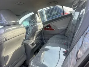 Toyota Camry LE 4dr Sedan (2.5L 4cyl 6A) 2011 Gray