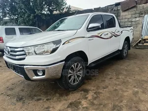 Toyota Hilux 2019 White