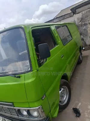 Nissan Caravan (Urvan) 1998 Green