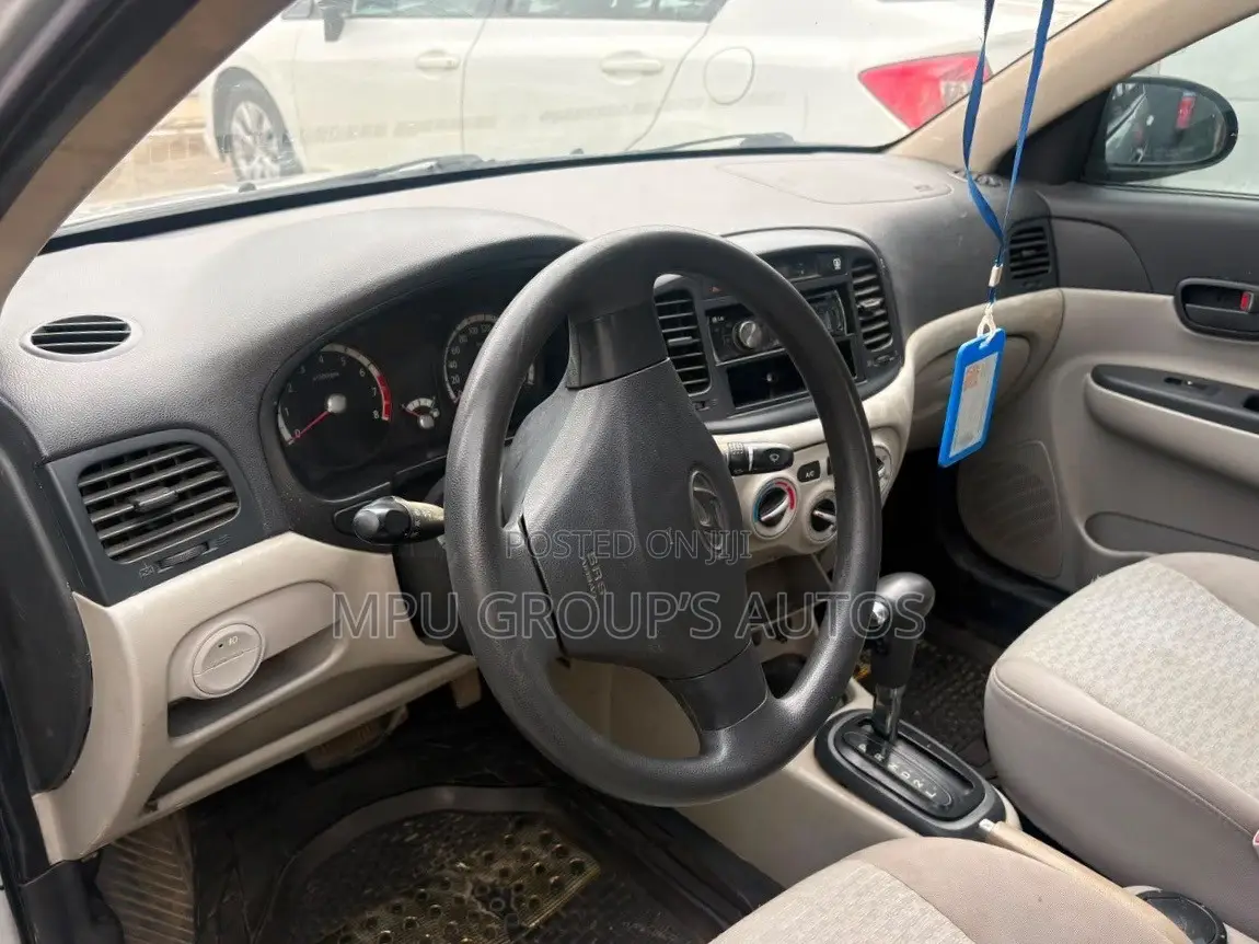 Hyundai Accent 2009 Silver