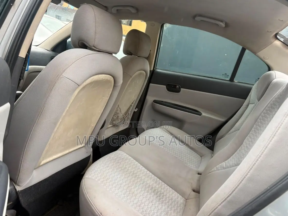 Hyundai Accent 2009 Silver