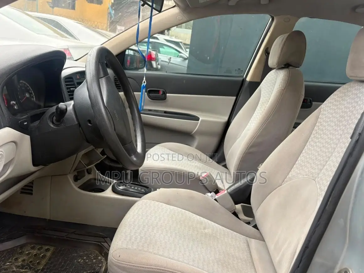 Hyundai Accent 2009 Silver