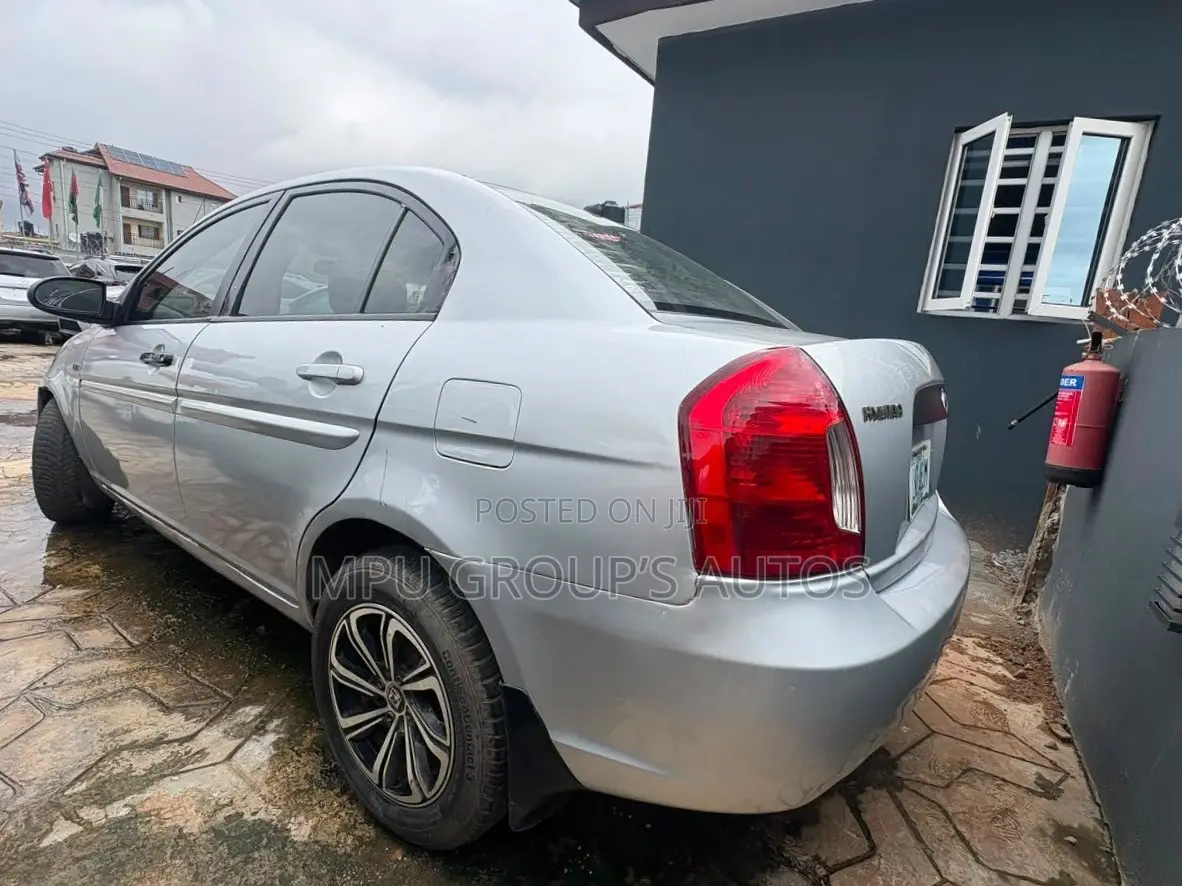 Hyundai Accent 2009 Silver