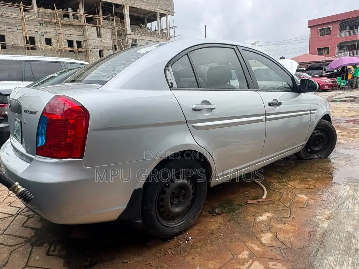Hyundai Accent 2009 Silver