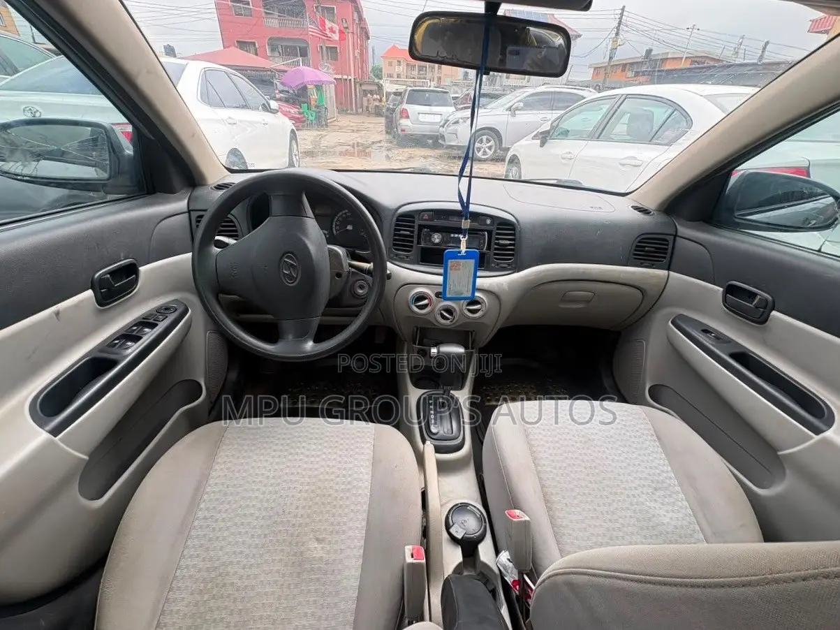 Hyundai Accent 2009 Silver