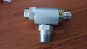 Inline Pressure Regulator / Pressure-Reducing Valve.