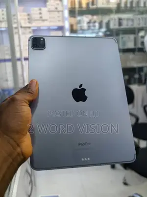 Apple iPad Pro 12.9 (2022) 256 GB Gray