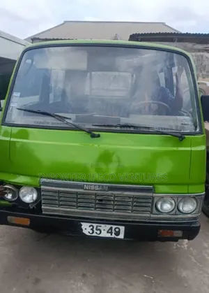 Nissan Caravan (Urvan) 1998 Green