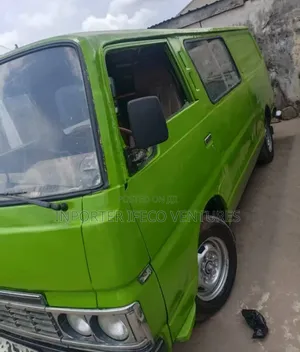 Nissan Caravan (Urvan) 1998 Green