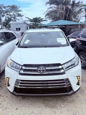 Toyota Highlander XLE 4dr SUV AWD (3.5L 6cyl 6A) 2015 White